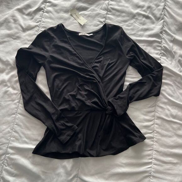 NWT Francesca’s black long sleeve wrap v neck top Size XXS - Picture 2 of 10